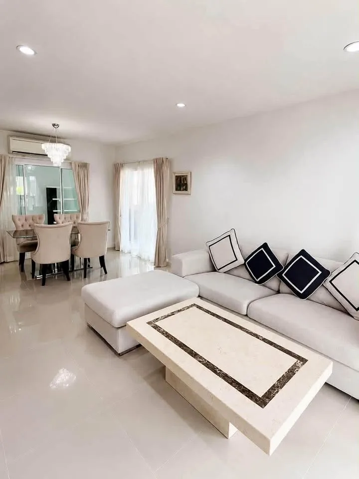 3-Schlafzimmer, 2 Badezimmer Villa in Passorn Kathu-Patong zu verkaufen