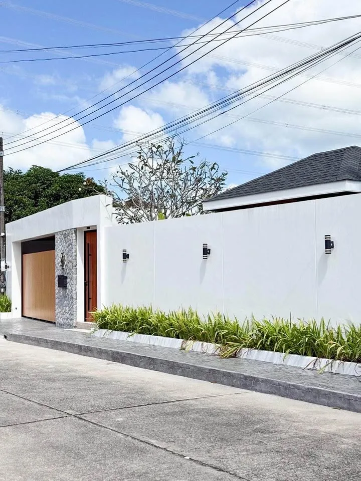Villa mit 3 Schlafzimmern, 3 Bädern und privatem Pool in Rawai, Phuket