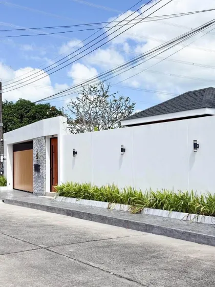 Villa mit 3 Schlafzimmern, 3 Bädern und privatem Pool in Rawai, Phuket