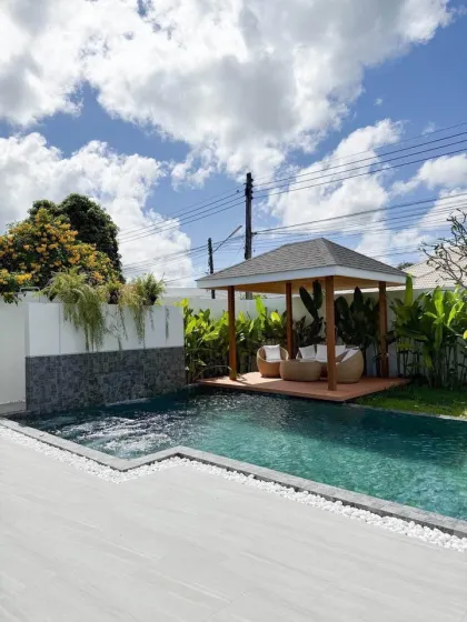 Villa mit 3 Schlafzimmern, 3 Bädern und privatem Pool in Rawai, Phuket