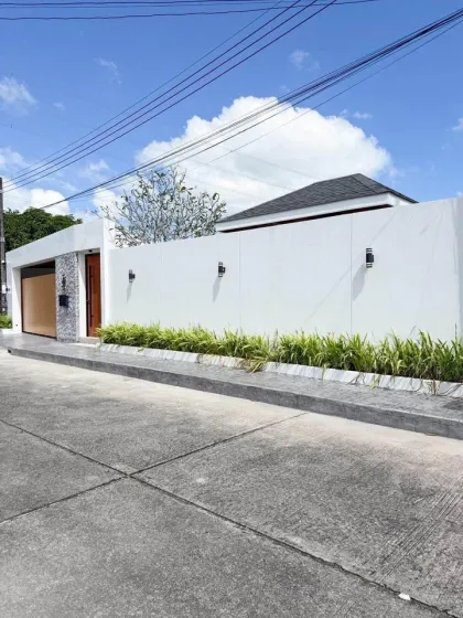 Villa mit 3 Schlafzimmern, 3 Bädern und privatem Pool in Rawai, Phuket