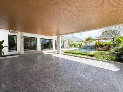 Villa mit 3 Schlafzimmern, 3 Bädern und privatem Pool in Rawai, Phuket