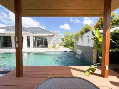 Villa mit 3 Schlafzimmern, 3 Bädern und privatem Pool in Rawai, Phuket