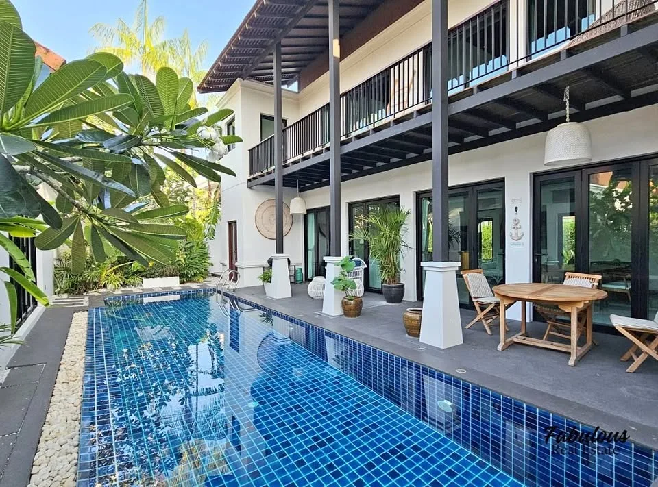 Villa 3 Chambres avec Piscine Privée à Pasak, Cherng Talay, Phuket