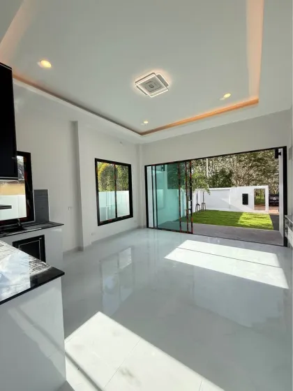 The Palace Pool Villa im nordischen Minimalstil, 3 Schlafzimmer, 2 Bäder
