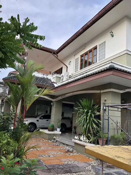 Villa 2 étages 5 chambres à vendre sur la route Bypass, Phuket