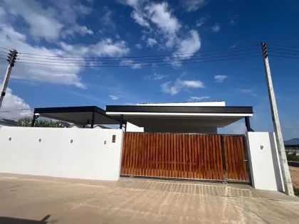 Villa moderna de 2 pisos con piscina privada cerca de la playa Ao Nang