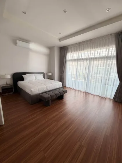 Современная квартира с 3 спальнями на продажу в Supalai Palm Spring, Камала