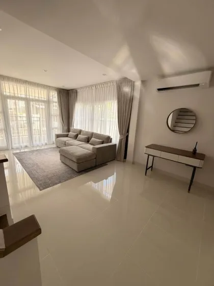 Современная квартира с 3 спальнями на продажу в Supalai Palm Spring, Камала