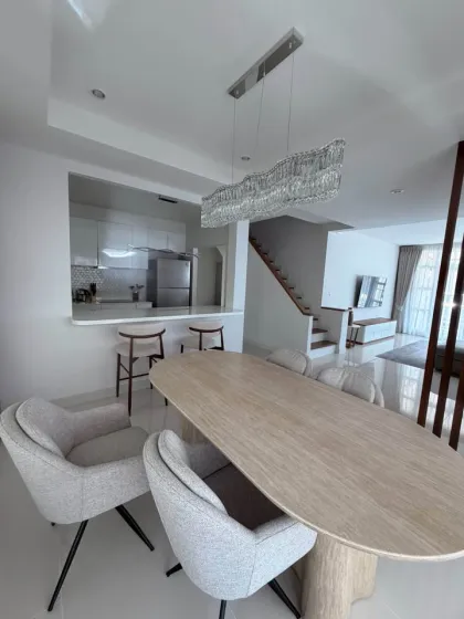 Современная квартира с 3 спальнями на продажу в Supalai Palm Spring, Камала