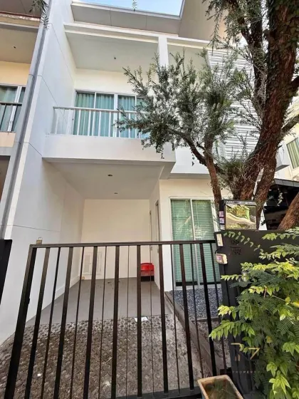 Casa adosada de 2 habitaciones y 2 baños en Phuket City