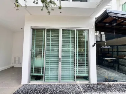 Casa adosada de 2 habitaciones y 2 baños en Phuket City
