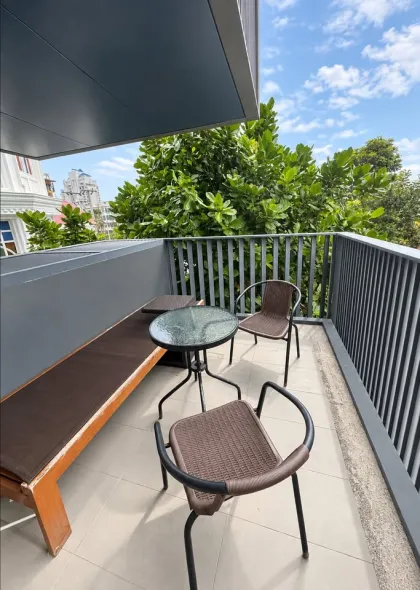 Condominio Esquinero de 2 Habitaciones en The Deck Patong con Gran Potencial de Inversión