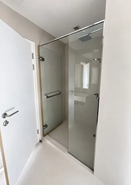Condominio Esquinero de 2 Habitaciones en The Deck Patong con Gran Potencial de Inversión