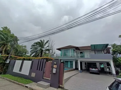 Superbe villa avec piscine 4 chambres à Lochpalm, Kathu