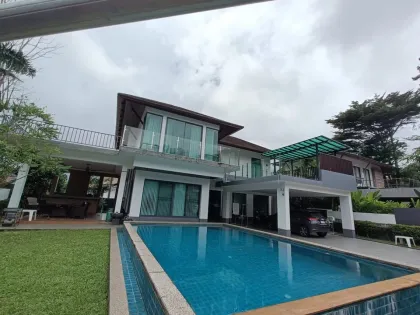 Superbe villa avec piscine 4 chambres à Lochpalm, Kathu