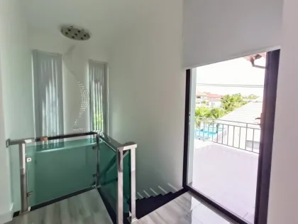 Superbe villa avec piscine 4 chambres à Lochpalm, Kathu