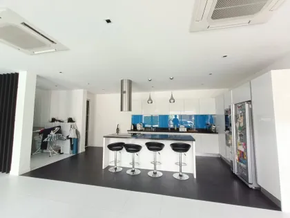 Superbe villa avec piscine 4 chambres à Lochpalm, Kathu
