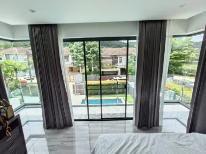 Superbe villa avec piscine 4 chambres à Lochpalm, Kathu
