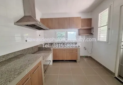 Недавно отремонтированная вилла с 3 спальнями в Чалонге