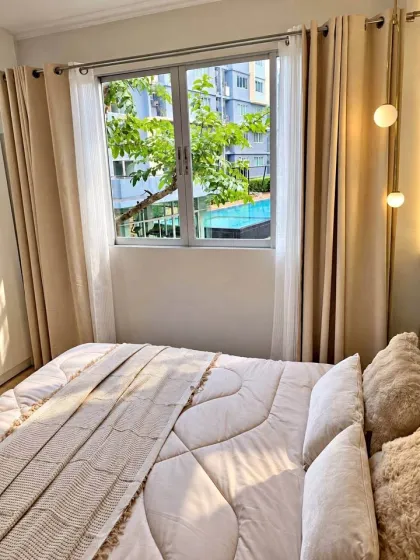 1-Zimmer-Wohnung in D Condo Kathu, renoviert mit Poolblick
