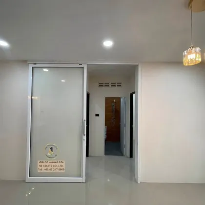 Villa de 3 habitaciones en venta en la aldea Promphan Prachasamakee