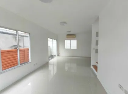 3 Schlafzimmer, 2 Badezimmer Villa zum Verkauf in Habitea Koh Kaew