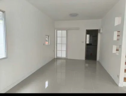 3 Schlafzimmer, 2 Badezimmer Villa zum Verkauf in Habitea Koh Kaew