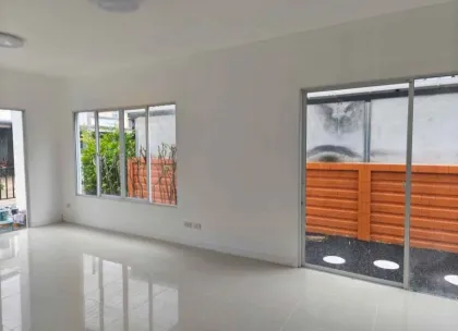 3 Schlafzimmer, 2 Badezimmer Villa zum Verkauf in Habitea Koh Kaew