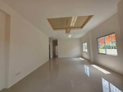 Geräumige 3-Zimmer-Villa in Phanasorn Park Ville 3, Kamala