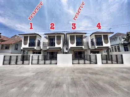 新建位于普吉维奇特的4卧3卫双拼别墅出售