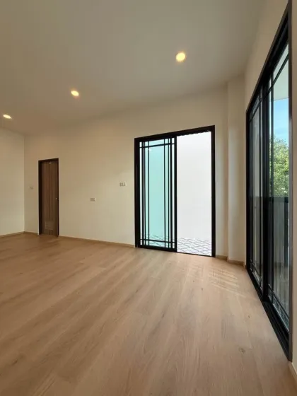 新建位于普吉维奇特的4卧3卫双拼别墅出售