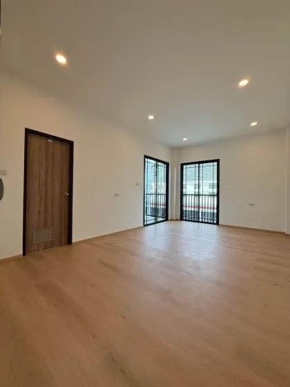 新建位于普吉维奇特的4卧3卫双拼别墅出售