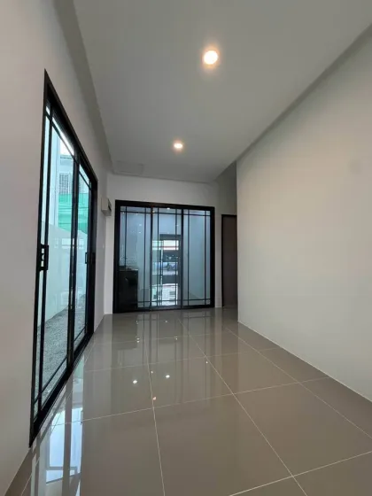 新建位于普吉维奇特的4卧3卫双拼别墅出售