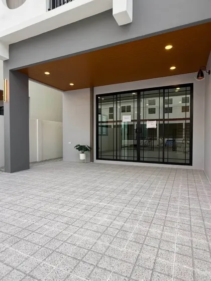 新建位于普吉维奇特的4卧3卫双拼别墅出售