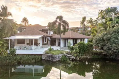 Роскошная вилла с 6 спальнями в Surin Spring, Пхукет