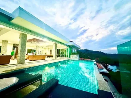 Meerblick-Poolvilla in Pa Khlok mit 5 Schlafzimmern