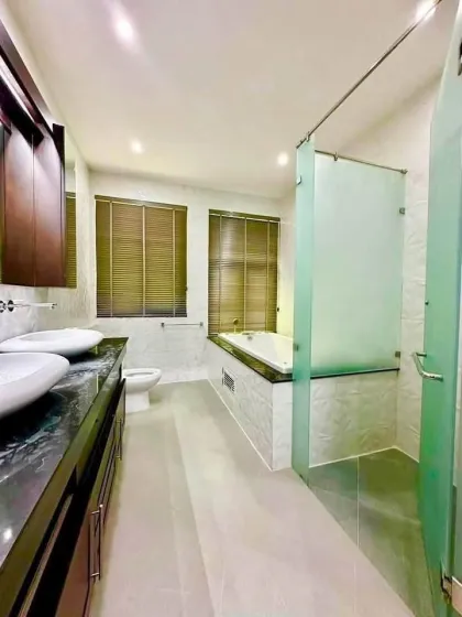 Meerblick-Poolvilla in Pa Khlok mit 5 Schlafzimmern