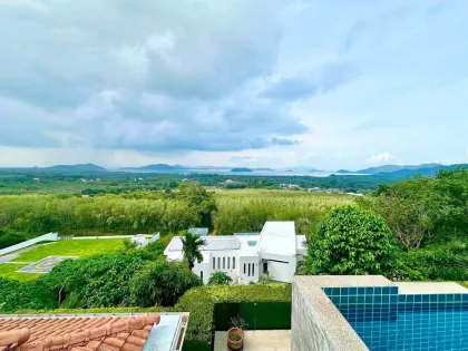 Meerblick-Poolvilla in Pa Khlok mit 5 Schlafzimmern