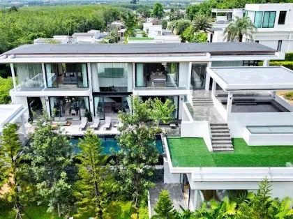 Luxusvilla mit 4 Schlafzimmern und 5 Bädern in Cherng Talay, Phuket