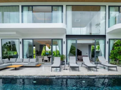 Luxusvilla mit 4 Schlafzimmern und 5 Bädern in Cherng Talay, Phuket