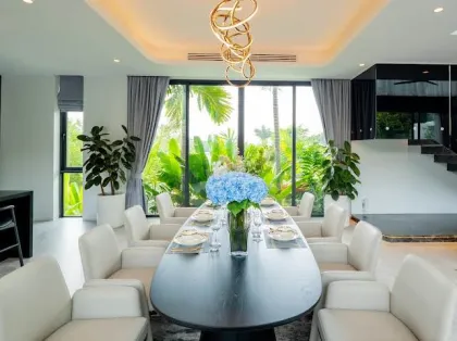 Luxusvilla mit 4 Schlafzimmern und 5 Bädern in Cherng Talay, Phuket