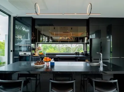 Luxusvilla mit 4 Schlafzimmern und 5 Bädern in Cherng Talay, Phuket