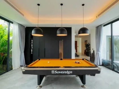 Luxusvilla mit 4 Schlafzimmern und 5 Bädern in Cherng Talay, Phuket