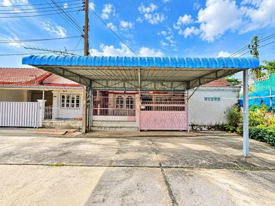Eckhaus mit 4 Schlafzimmern und 2 Bädern in Phuket Villa, Wichit Zone