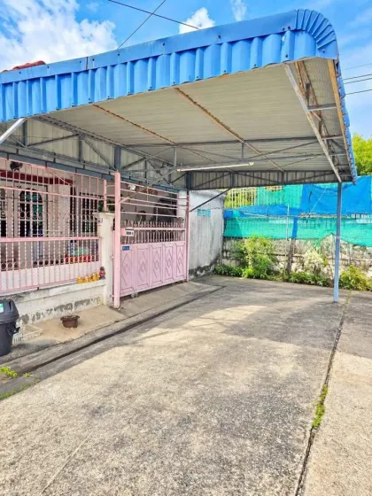 Eckhaus mit 4 Schlafzimmern und 2 Bädern in Phuket Villa, Wichit Zone