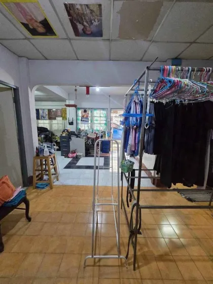 Eckhaus mit 4 Schlafzimmern und 2 Bädern in Phuket Villa, Wichit Zone