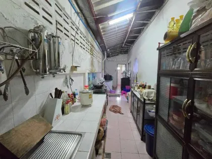 Eckhaus mit 4 Schlafzimmern und 2 Bädern in Phuket Villa, Wichit Zone