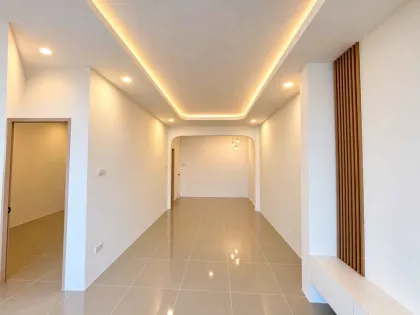 Maison mitoyenne 2 chambres, 1 salle de bain, village Phetlada, Thalang, Phuket