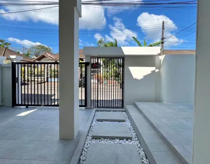 Maison jumelée rénovée de plain-pied avec 3 chambres et 2 salles de bain à Cherng Talay